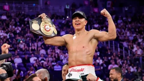 Jaime Munguía gana por decisión unánime y es nuevo campeón de los supermedianos del AMB