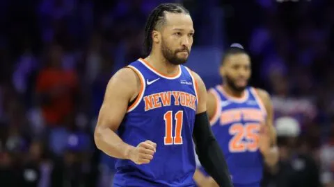 Los Knicks se imponen a los 76ers y están a un paso de las finales de conferencia
