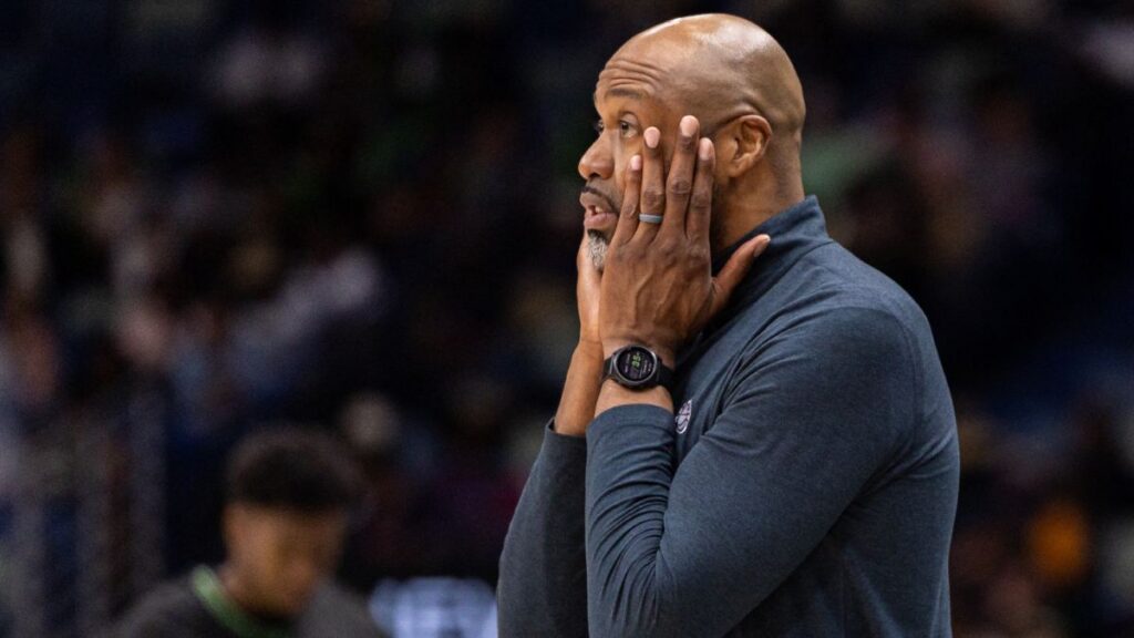 El Orlando Magic despide a Jamahl Mosley luego de dejar ir una ventaja de 3-1 en la serie de Playoffs ante Pistons