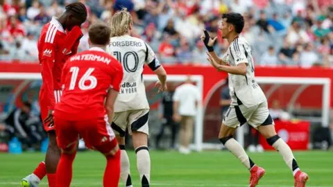 Jorge Ruvalcaba marca su cuarto gol en la MLS 2026 en triunfo de New York Red Bulls ante Chicago Fire