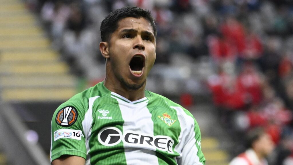 Juan Camilo 'Cucho' Hernández se coronó como el goleador del Betis en el 2025-2026