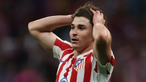 Julián Álvarez: Atlético de Madrid niega contacto con el Barcelona y reafirma que su jugador “no está en venta”