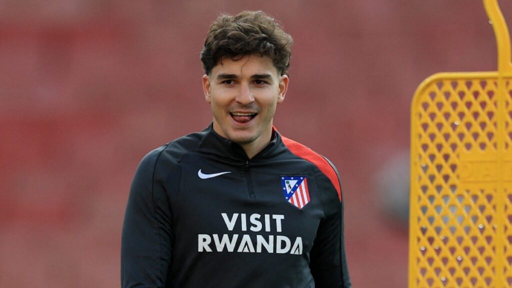 ¿Julián Álvarez será el nuevo delantero del Barcelona?
