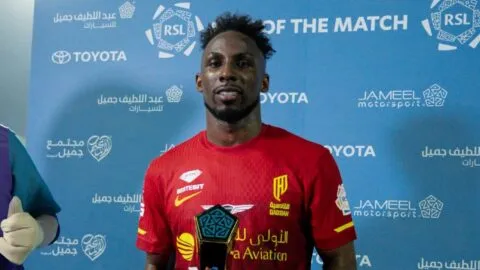 ¡Quiñones no se rinde! El mexicano llega a 30 goles y aprieta la lucha por el título de goleo en Arabia