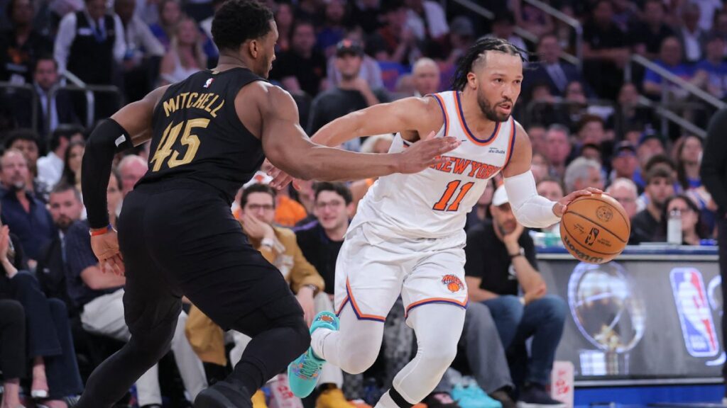 Knicks dominan los últimos minutos y vencen a los Cavaliers para tomar ventaja en las Finales de Conferencia