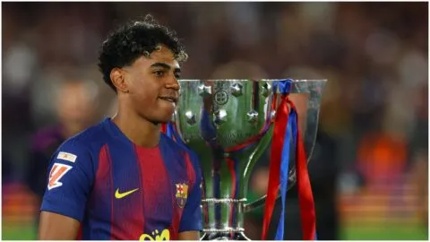 Lamine Yamal enciende las redes con su reacción contra Jude Bellingham tras la victoria de Barcelona en el Clásico