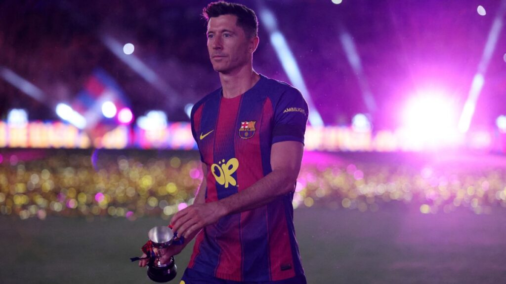 Todo indica que el delantero polaco y el conjunto blaugrana separarían caminos al final de la temporada debido a que las negociaciones no avanzan y se iría como agente libre