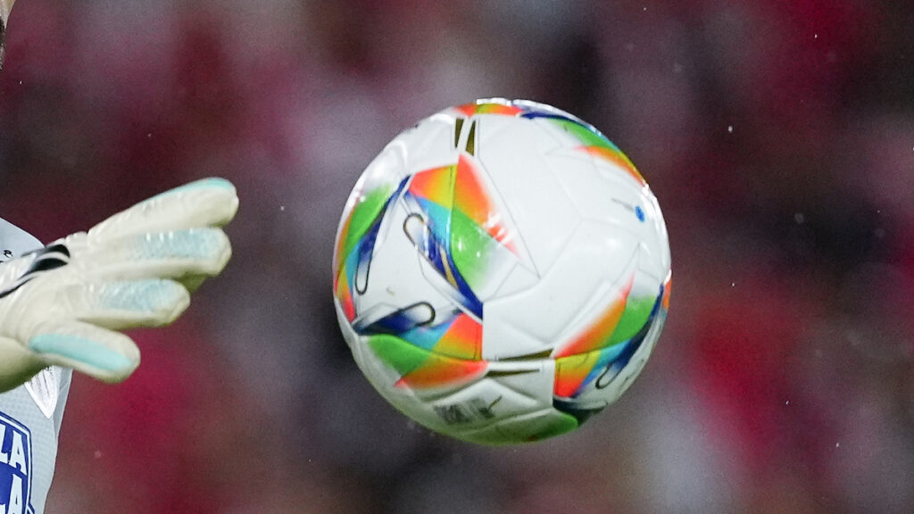 Balón de la Liga BetPlay Dimayor, en un partido. - Vizzor Image.