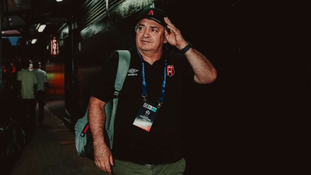 Machillo Ramírez ya no es el entrenador de Alajuelense | @ldacr