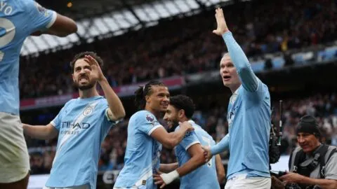 Manchester City mantiene la presión sobre el Arsenal tras golear al Brentford