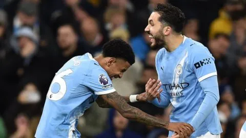 Manchester City responde ante el Crystal Palace en partido pendiente y recorta distancia con Arsenal