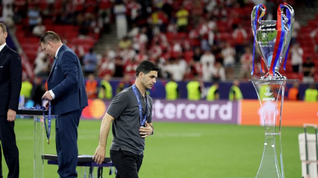 Arteta acusa penalti claro a Madueke ignorado por el VAR. Reuters
