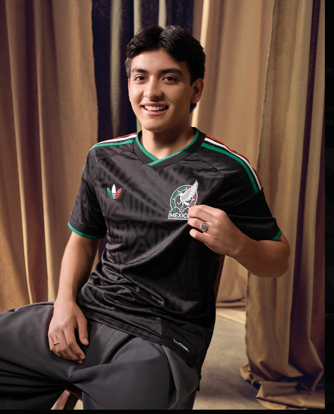 Después de los jerseys verde y blanco, la marca alemana que viste a la selección mexicana sacó a la venta el tercer uniforme en color negro 