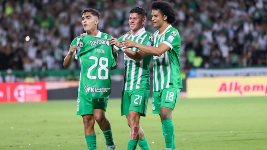 Nacional celebrando.