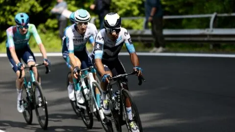 Sergio Higuita marca el paso en Romandía y Nairo Quintana sigue en la lucha