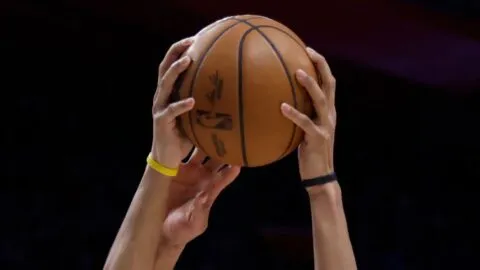 Spurs y Pelicans llevarán la NBA a París y Manchester en 2027