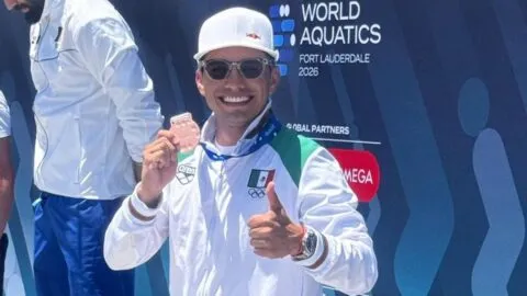 Jonathan Paredes sube al podio en la Copa del Mundo de clavados de altura 