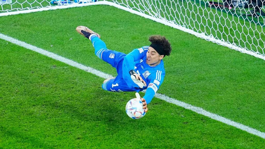 ¡Leyenda! Guillermo Ochoa se une a Cristiano Ronaldo y Lionel Messi como los jugadores con más mundiales disputados