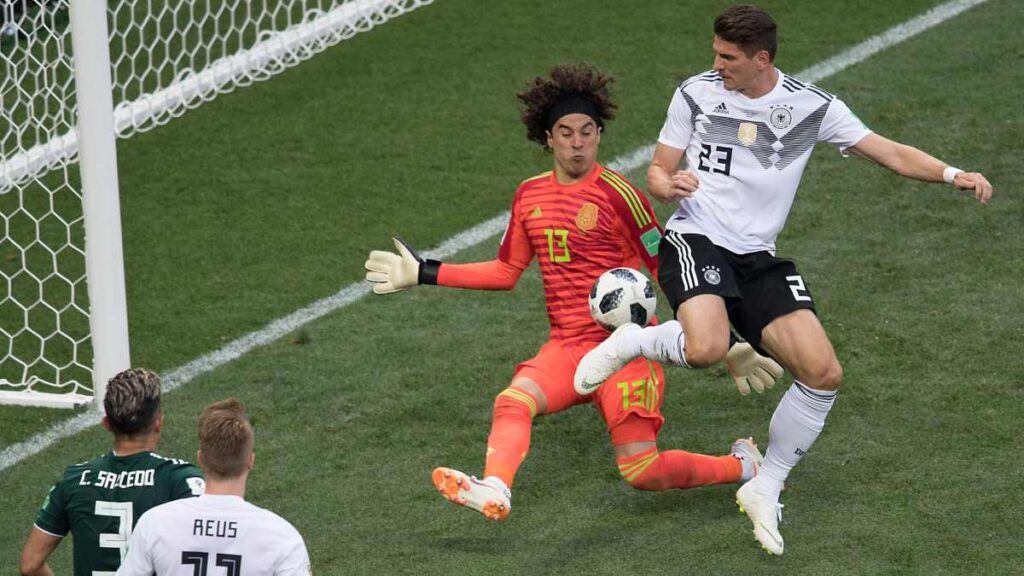 ¡Leyenda! Guillermo Ochoa se une a Cristiano Ronaldo y Lionel Messi como los jugadores con más mundiales disputados