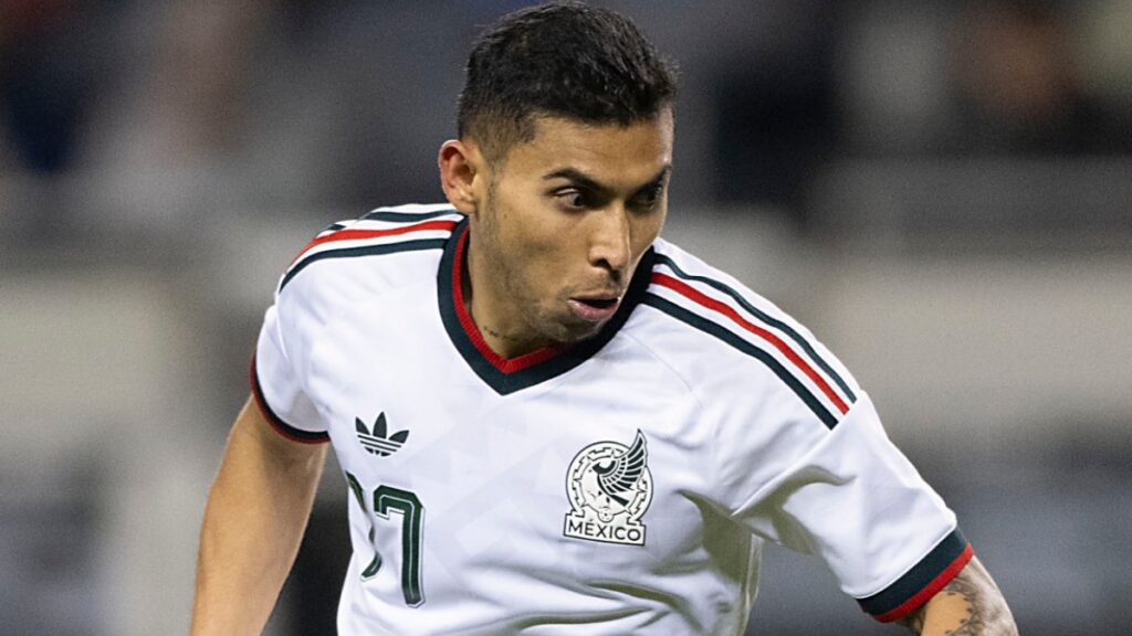 Orbelín Pineda llega a la concentración de México