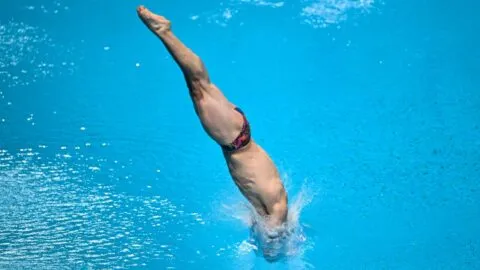 Osmar Olvera, bronce en el trampolín 3m individual tras una gran reacción en la Súper Final de clavados