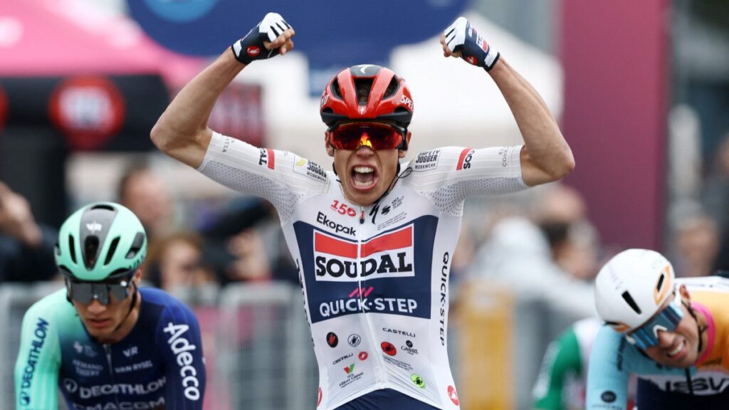 ¡Dramático sprint! Paul Magnier se lleva la etapa 18 con un dramático sprint