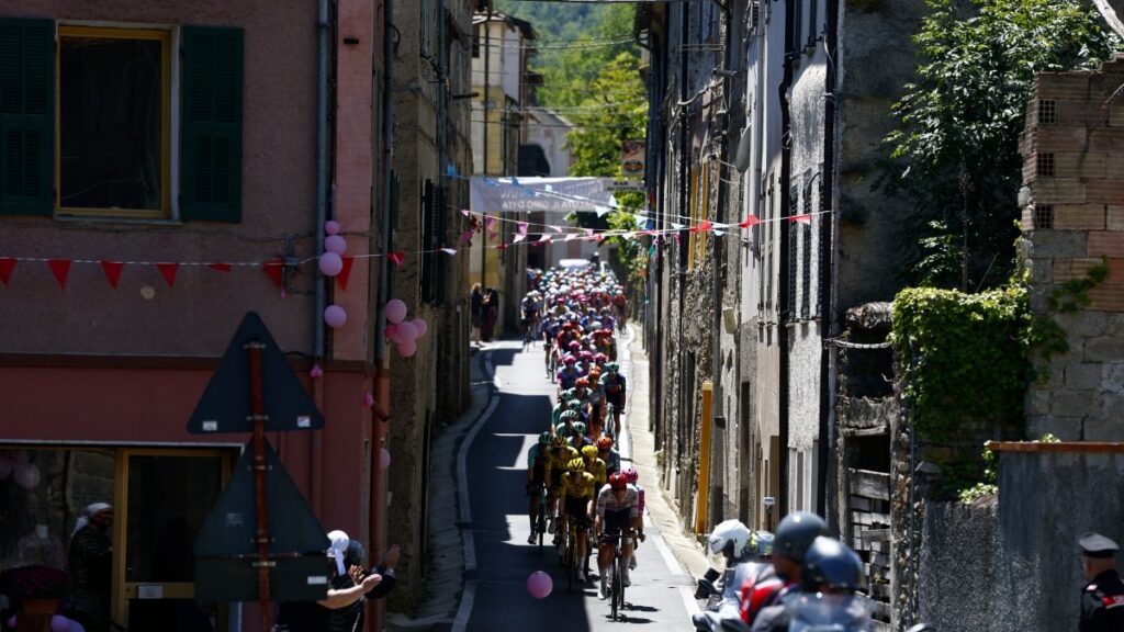 Pelotón etapa 12 Giro de Italia