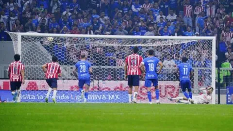 Cruz Azul vs Chivas en vivo: Ebere marca el empate para La Máquina