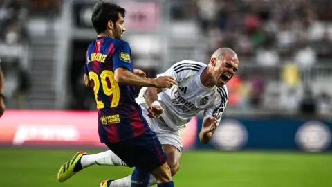 Barcelona y Real Madrid regalan espectáculo en el partido de leyendas celebrado en Miami