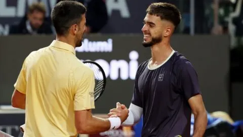 Prizmic sorprende a Djokovic en Roma tras dos meses sin competir