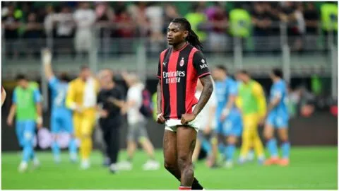 ¿Menos competencia para Santiago Gimenez? Rafael Leão anuncia que dejará al Milan
