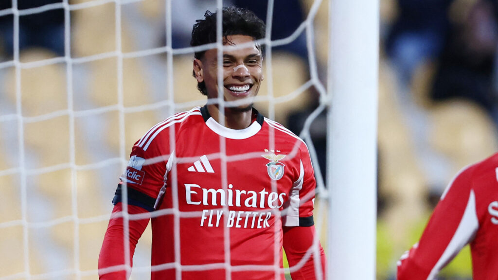 Ríchard Ríos celebra un gol con Benfica. - Rodrigo Antunes, Reuters.