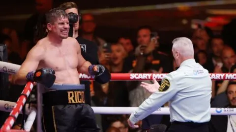 Ex referee mexicano lo tiene claro: fue un error detener la pelea entre Usyk y Verhoeven