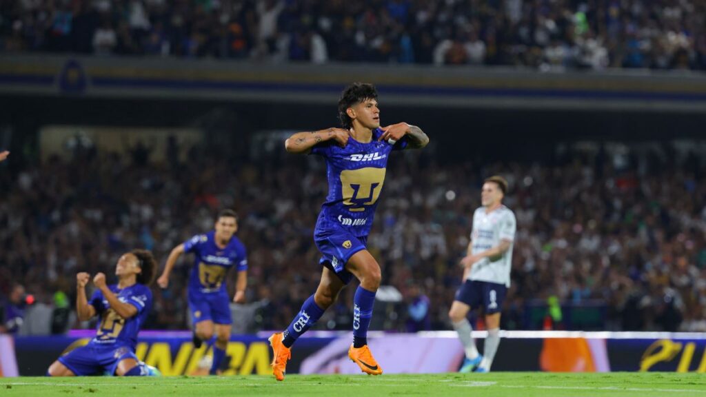 Robert Morales hace explotar CU y adelanta a Pumas en la final ante Cruz Azul