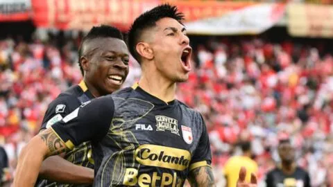 Santa Fe remonta, clasifica y se instala en cuartos