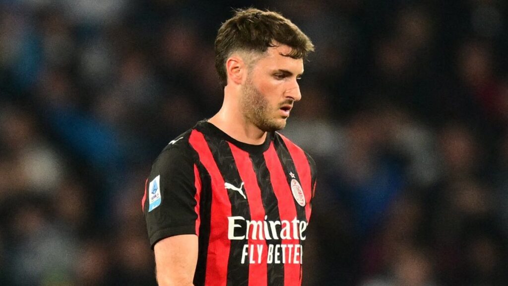 Santiago Gimenez, ¿fuera del Milan?