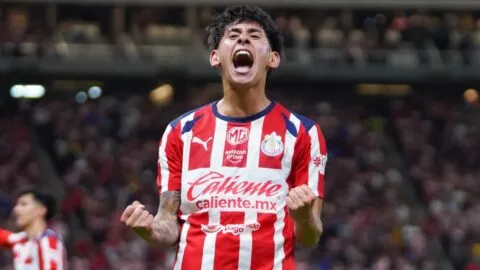 ¡Héroe rojiblanco! Santiago Sandoval anota doblete y mete a Chivas a las semifinales del Clausura 2026