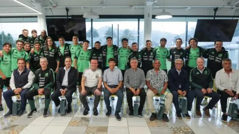 Leyendas de México 86 visitan la concentración de Javier Aguirre rumbo al Mundial 2026