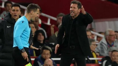 Simeone asegura que la eliminación ante el Arsenal no fue por el penalti no señalado a Griezmann
