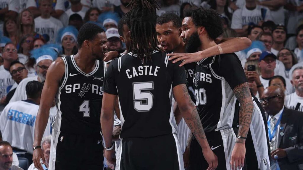 Quintetas iniciales Spurs vs Thunder