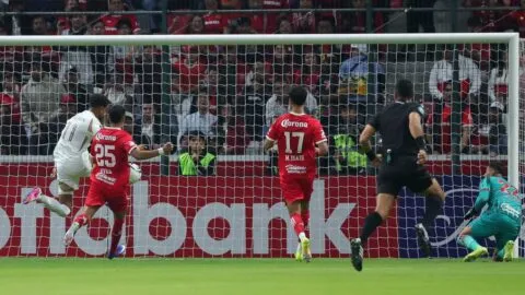 ¡La falla del año! Timothy Tillman perdona al Toluca de forma increíble con el arco abierto