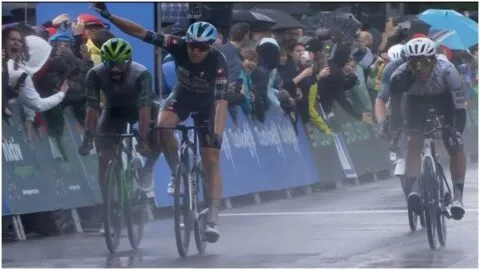 Tim Merlier sobrevive a la lluvia de la etapa 3 y toma el liderato del Tour de Hungría