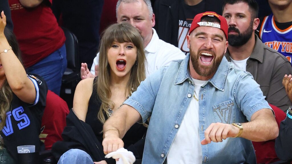 Taylor Swift y Travis Kelce se roban las miradas en el Juego 3 de Cavaliers y Knicks