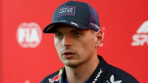Max Verstappen roza la gloria en Nürburgring, pero una falla mecánica destruye su debut en las 24 Horas