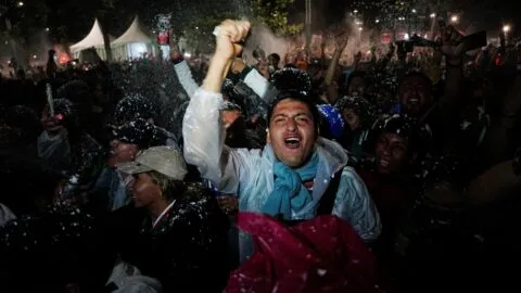 Más de 1 millón de aficionados en festejos en el Ángel tras la victoria de México; según la CDMX