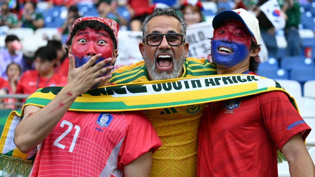 Aficionados de Corea y Sudáfrica