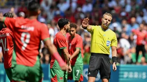 De un partido que terminó en escándalo al debut de Panamá: quién es Glenn Nyberg, el árbitro ante Ghana