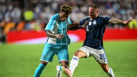 El gran gesto de una estrella de Argentina con una joven promesa de Honduras