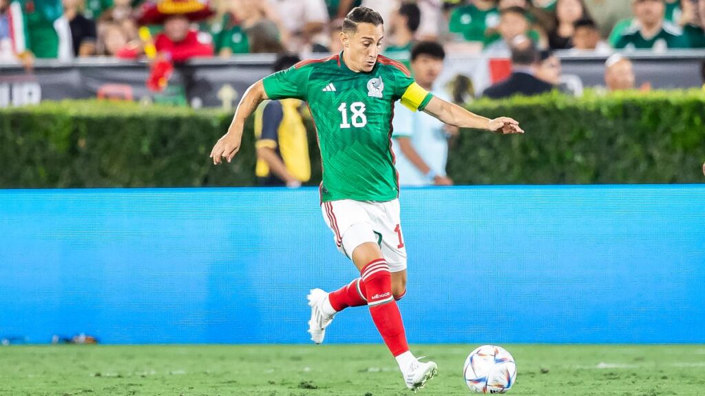 Andrés Guardado disputando un partido del Mundial 