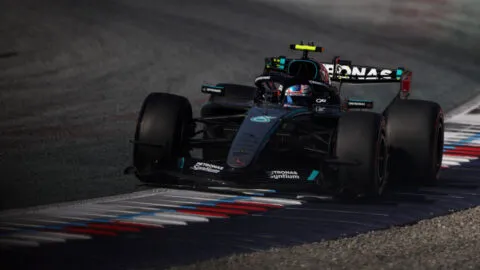 Kimi Antonelli domina la segunda práctica en Austria; Checo Pérez vuelve a abandonar por problemas en el monoplaza